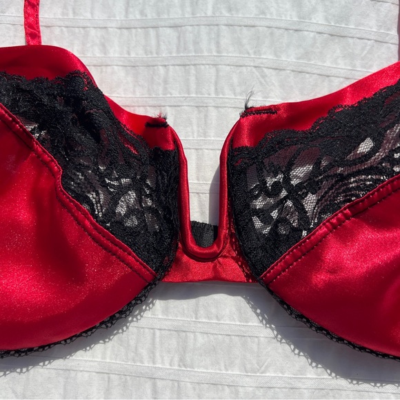 VTG Victoria's Secret Gold Label Red Satin and Black Lace Bra, 36D - Picture 5 of 10